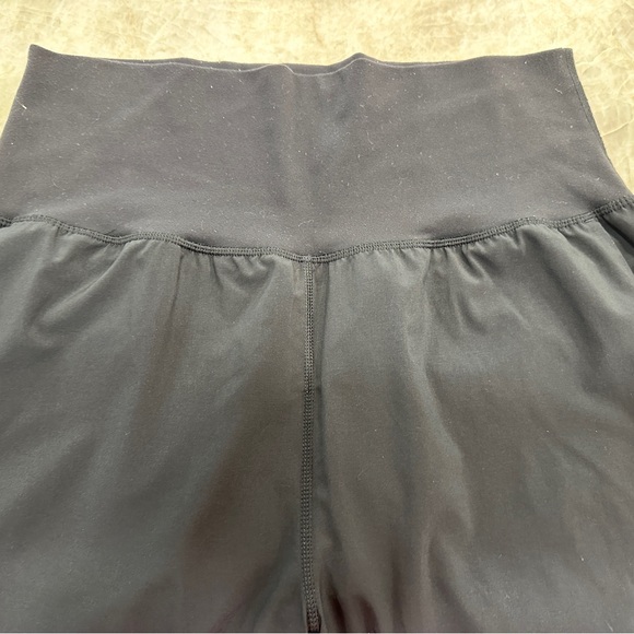 Lululemon Black Athletic Capri Pants size 12 - Picture 2 of 5
